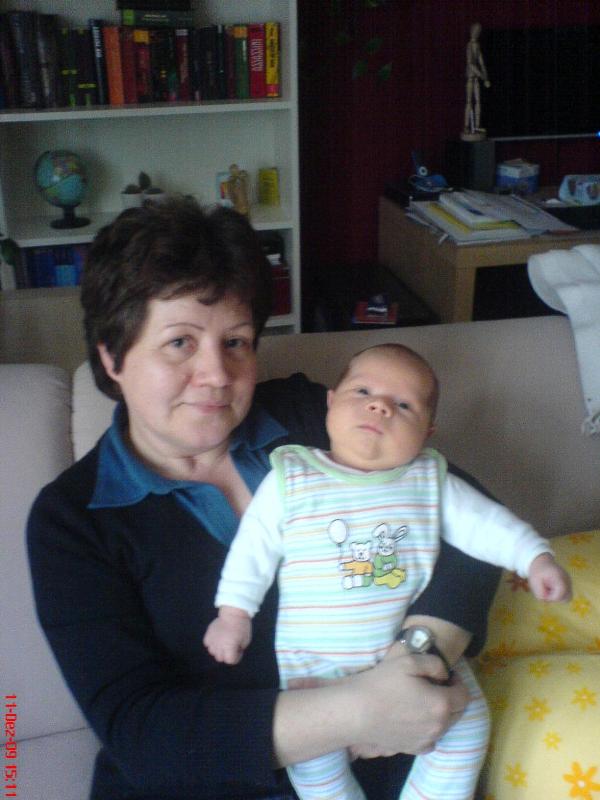 Jonathan mit seiner Oma Claudia